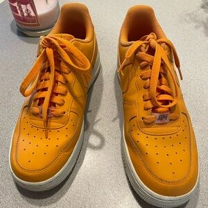 Nike Air Force One - Orange Size 8/39